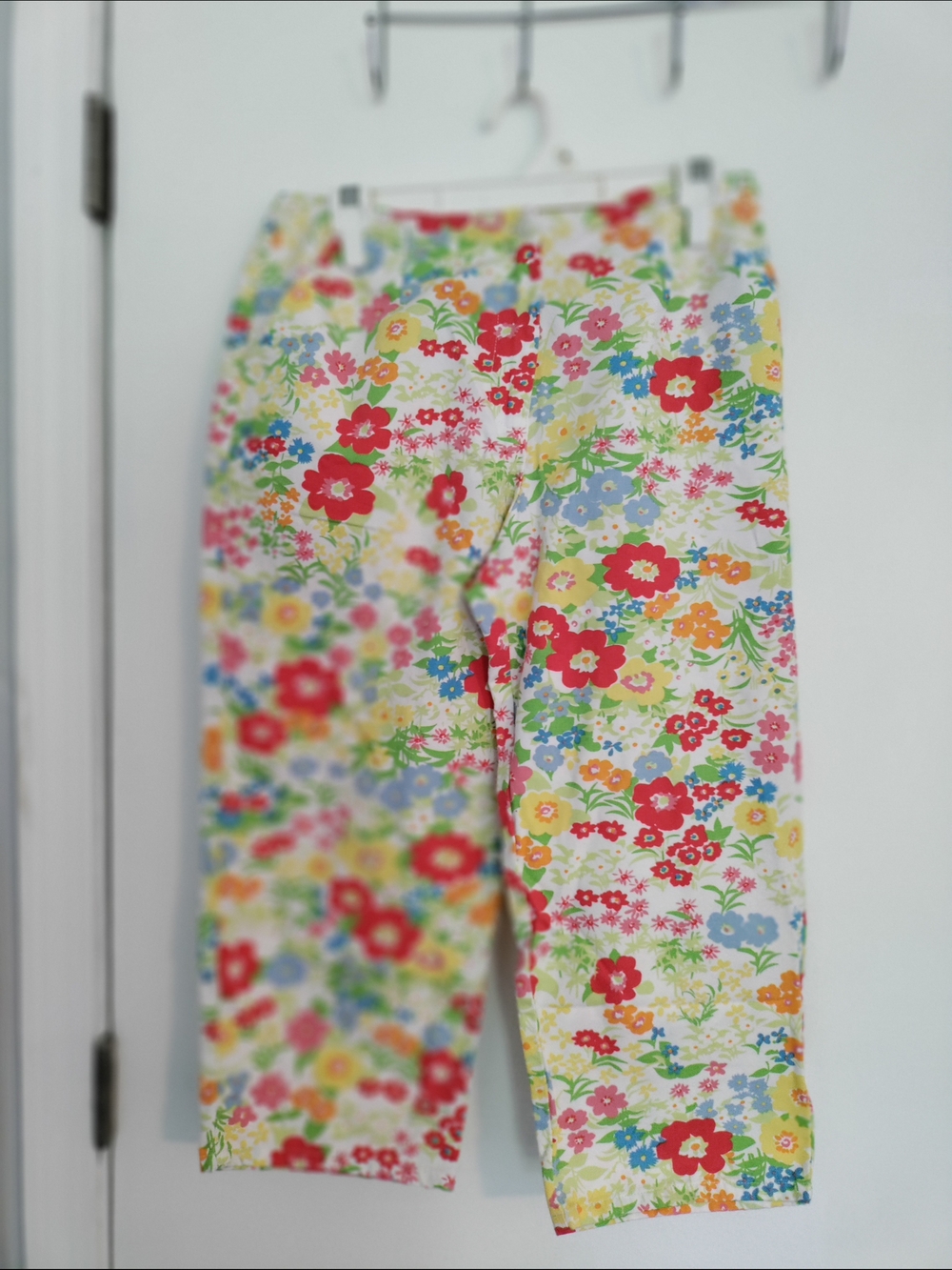 Crazy Horse By Liz Claiborne Floral Capri Pants